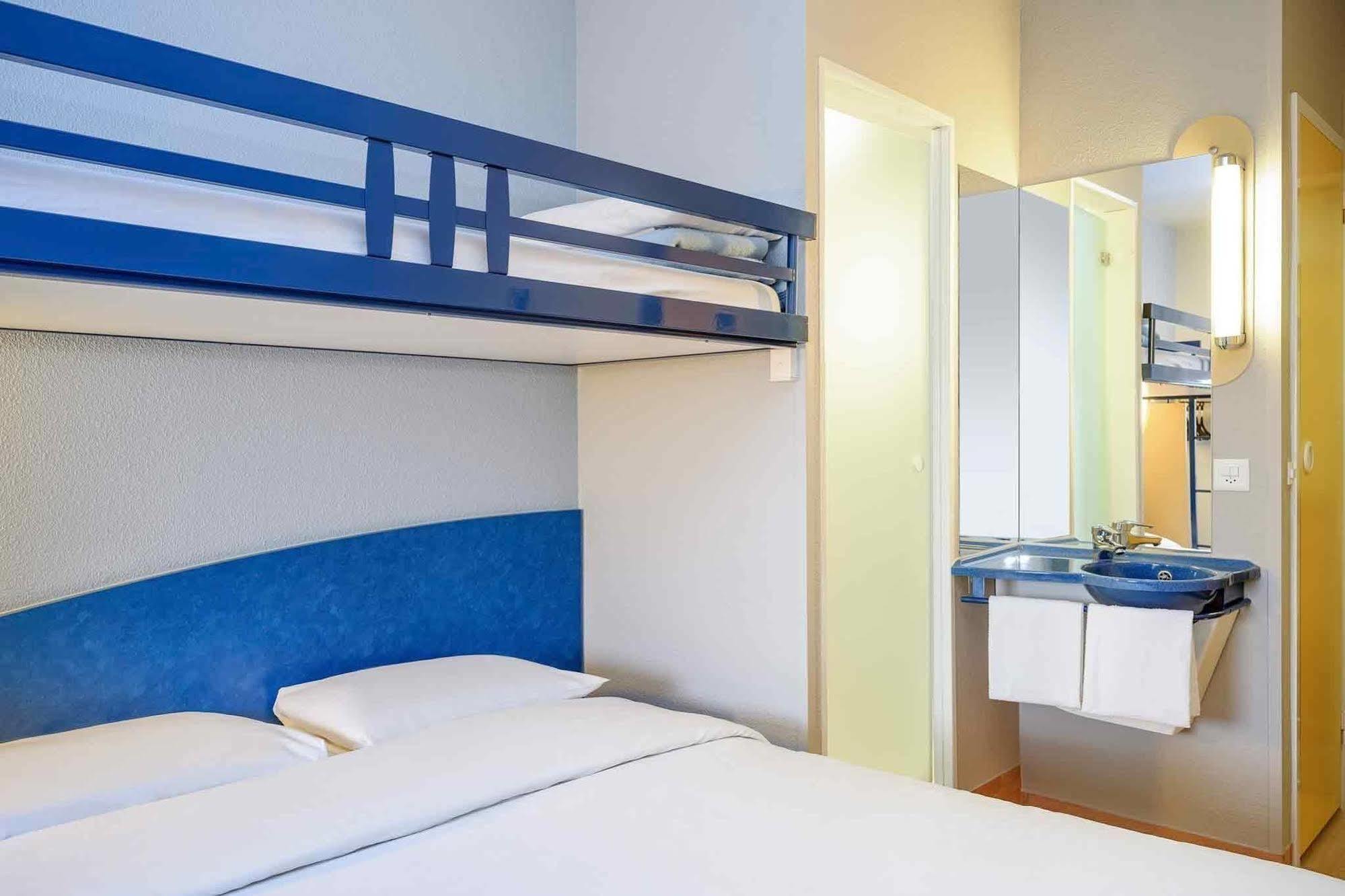 Ibis Budget Geneve Aeroport Vernier Exteriör bild
